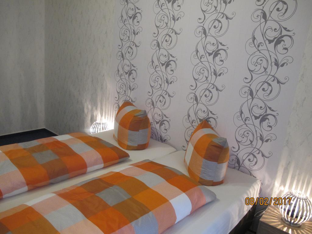 Pension Check In Hotell Güstrow Eksteriør bilde