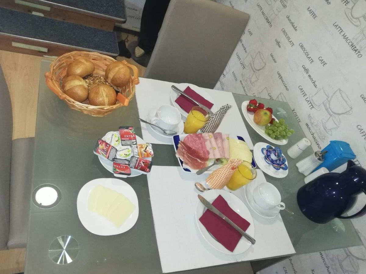 Pension Check In Hotell Güstrow Eksteriør bilde